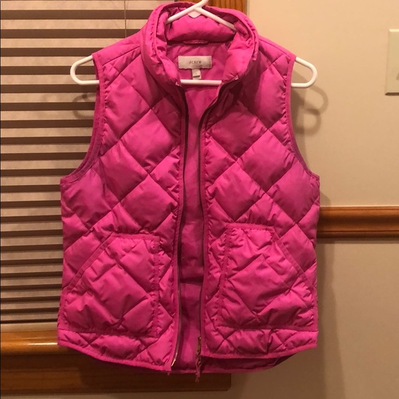 J Crew women’s quilted excursion vest - Picture 2 of 3